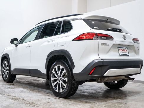 Used 2023 Toyota Corolla Cross XLE w/ Convenience Package image 4