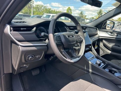 New 2025 Jeep Grand Cherokee L Altitude image 10