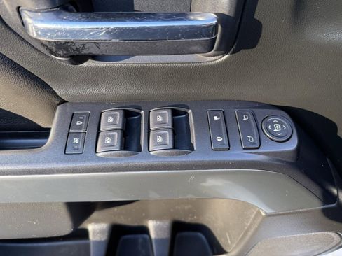 Used 2019 Chevrolet Silverado 1500 LT image 18