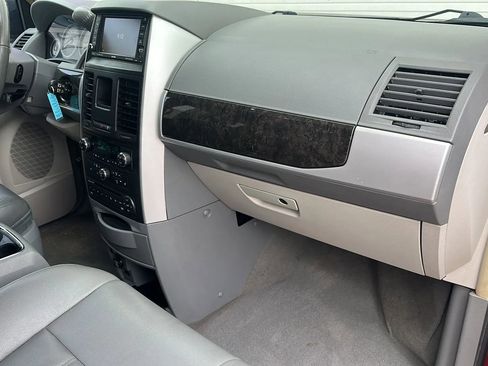 Used 2010 Dodge Grand Caravan SXT image 17