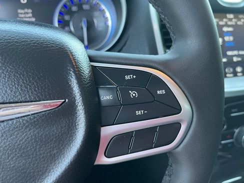 Used 2022 Chrysler 300 Touring image 28