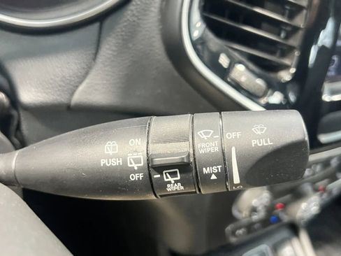 Used 2020 Jeep Cherokee Limited AWD/4WD image 39