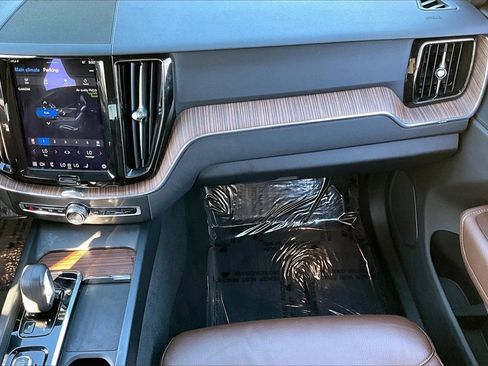 Used 2022 Volvo XC60 B5 Momentum w/ Advanced Package image 28