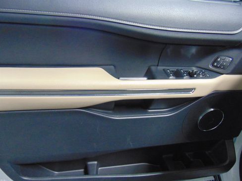 Used 2024 Ford Expedition Max XLT image 8