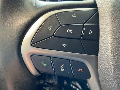 Used 2020 Jeep Grand Cherokee Altitude AWD/4WD image 11