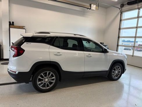Used 2022 GMC Terrain SLT w/ LPO, Floor Liner Package AWD/4WD image 8