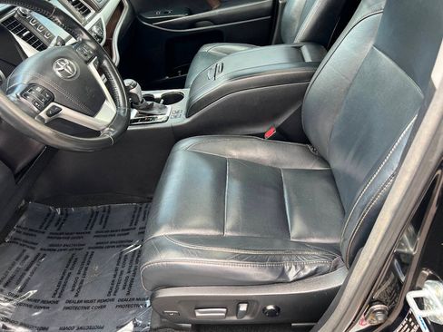 Used 2017 Toyota Highlander XLE w/ Carpet Mat Package AWD/4WD image 19