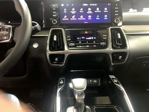 Used 2023 Kia Sorento SX image 18