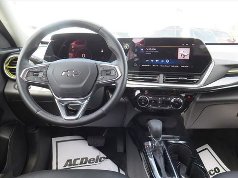 Used 2024 Chevrolet Trax ACTIV w/ Sunroof Package image 15