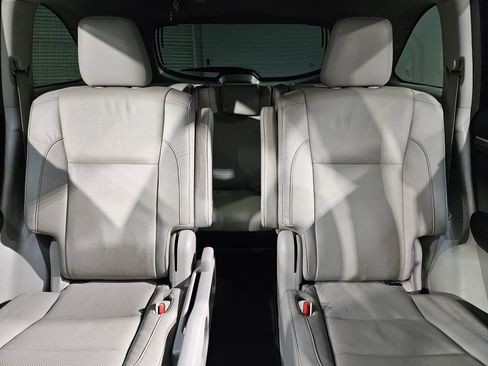 Used 2017 Toyota Highlander Limited Platinum image 13