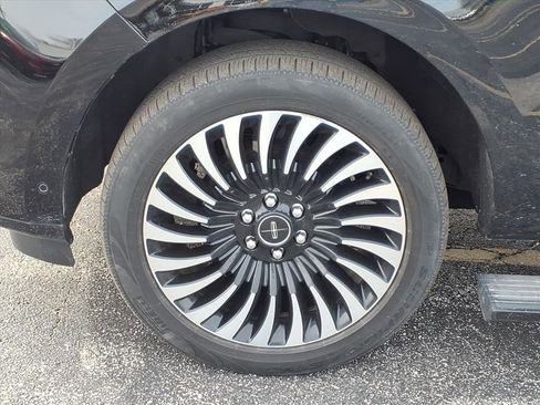 Used 2018 Lincoln Navigator Black Label image 32