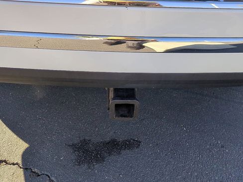 Used 2016 Volkswagen Touareg Sport image 32