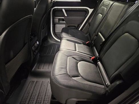 Used 2023 Land Rover Defender 110 X-Dynamic SE image 18