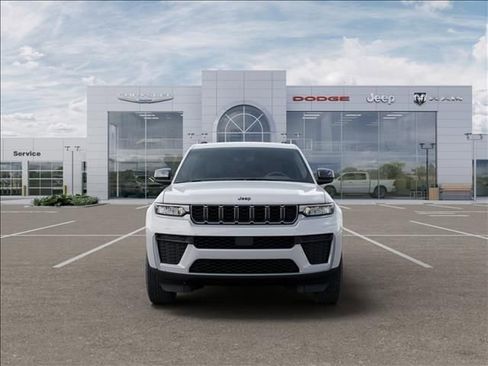 New 2026 Jeep Grand Cherokee Altitude image 6