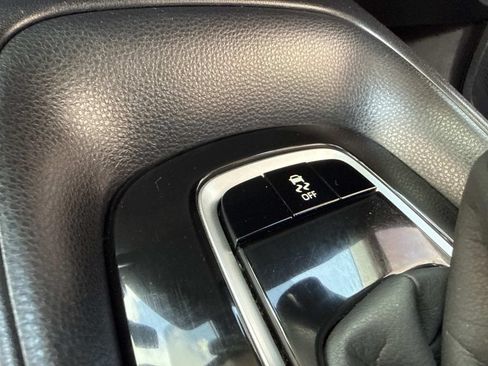 Used 2021 Toyota Corolla LE FWD image 32