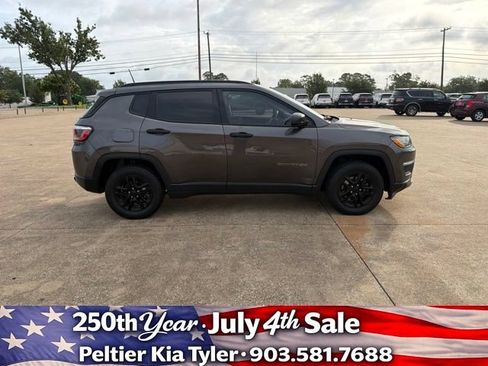 Used 2018 Jeep Compass Sport w/ Tech Group FWD image 11