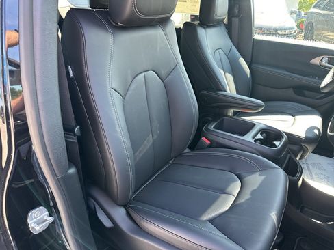 New 2026 Chrysler Pacifica Select image 58