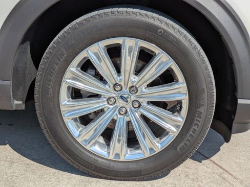 Used 2021 Ford Explorer Limited w/ Equipment Group 301A AWD/4WD image 11