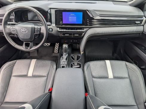 Used 2025 Toyota Camry SE FWD image 4