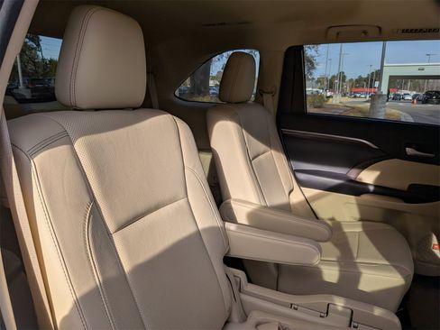 Used 2016 Toyota Highlander Limited image 36