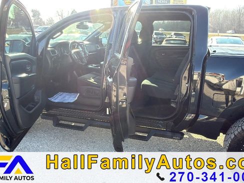 Used 2018 Nissan Titan SV w/ SV Convenience Package image 11