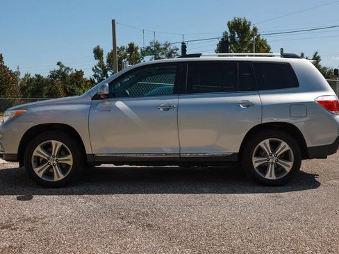 Used 2013 Toyota Highlander Limited AWD/4WD image 2