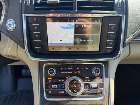 Used 2017 Lincoln Continental Reserve w/ Technology Package image 11