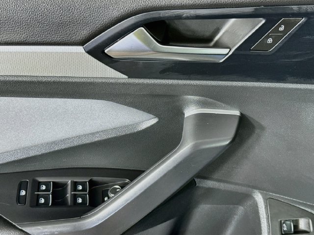 Used 2025 Volkswagen Jetta SE FWD image 21