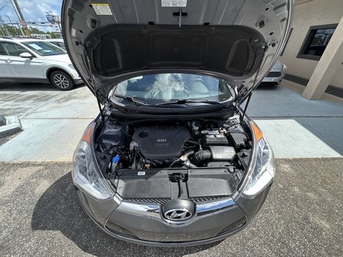 Used 2017 Hyundai Veloster Value Edition image 2