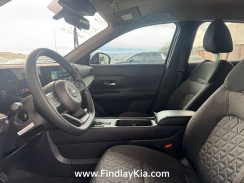 Used 2025 Nissan Kicks SV image 6