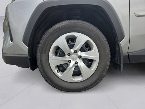 Used 2022 Toyota RAV4 LE AWD/4WD image 9