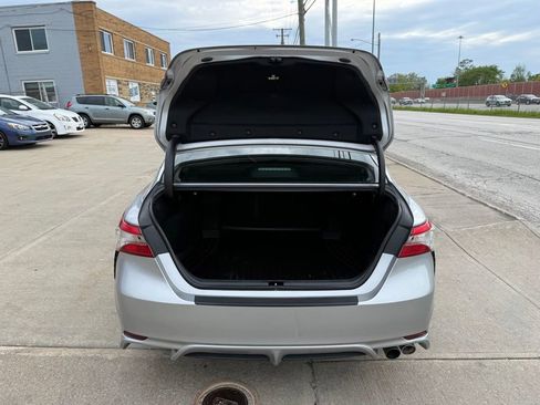 Used 2018 Toyota Camry SE FWD image 17