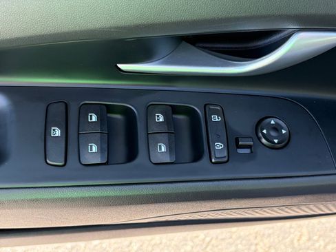 Used 2023 Hyundai Elantra SEL FWD image 13