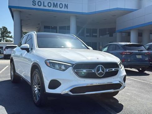 Used 2025 Mercedes-Benz GLC 300 image 1