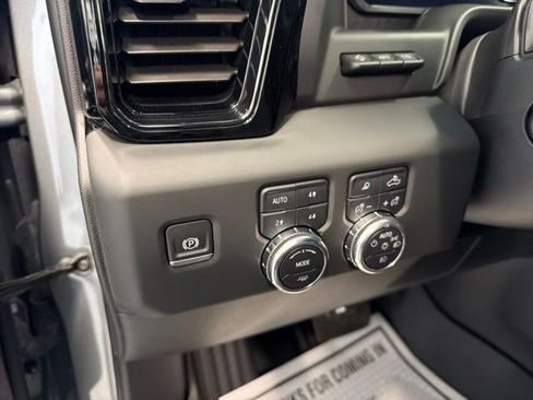 Used 2024 GMC Sierra 1500 AT4 w/ Technology Package AWD/4WD image 22
