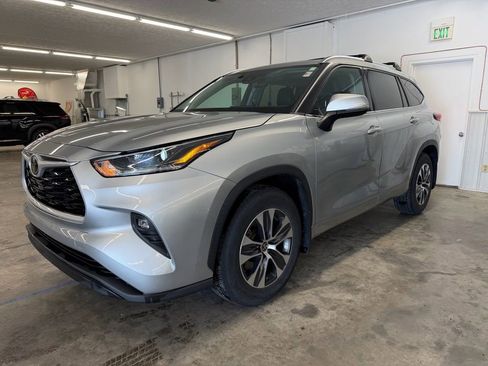 Used 2021 Toyota Highlander XLE image 1