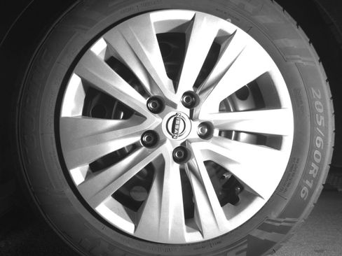 Used 2025 Nissan Sentra S FWD image 17