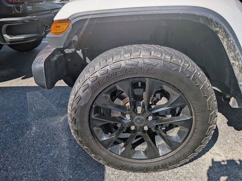 Used 2025 Jeep Gladiator Sport AWD/4WD image 2