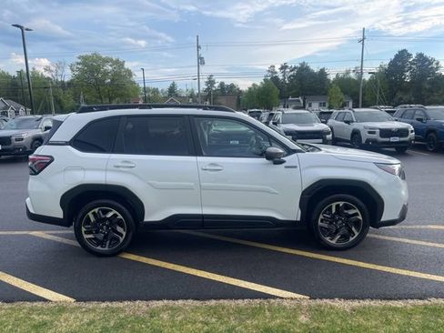 Used 2025 Subaru Forester Premium AWD/4WD image 4