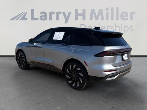 Used 2024 Lincoln Nautilus Reserve w/ Equipment Group 202A AWD/4WD image 4