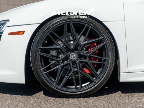 Used 2018 Audi R8 V10 w/ Premium Package RWD image 31