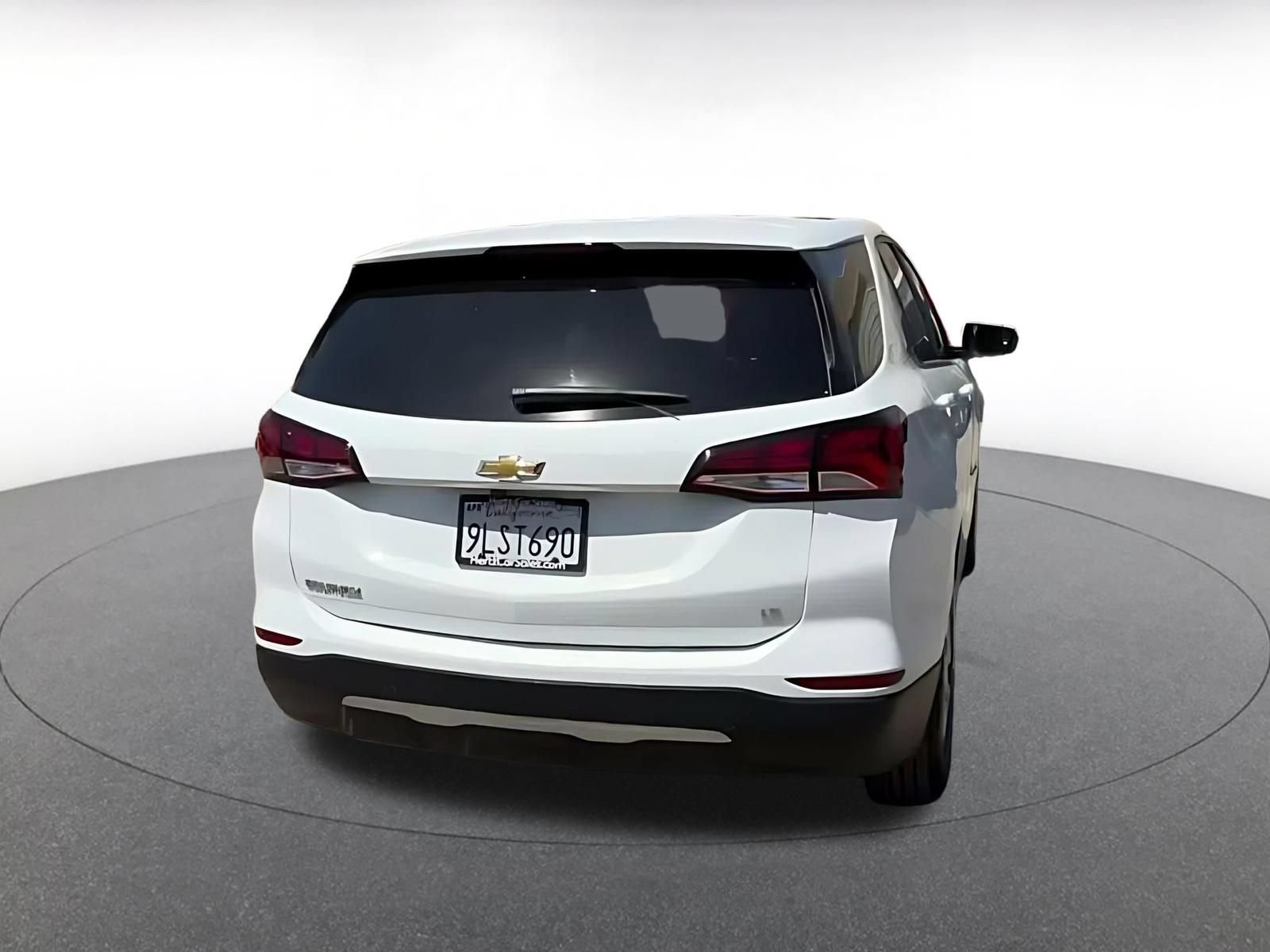 Used 2024 Chevrolet Equinox LT FWD image 12