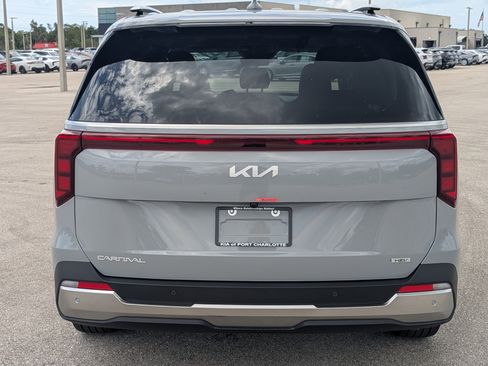 New 2026 Kia Carnival SX FWD image 6