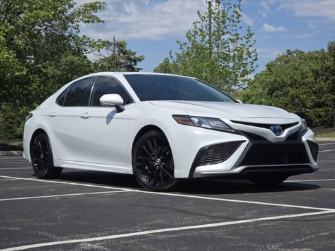 Used 2024 Toyota Camry XSE w/ Navigation Package FWD image 2