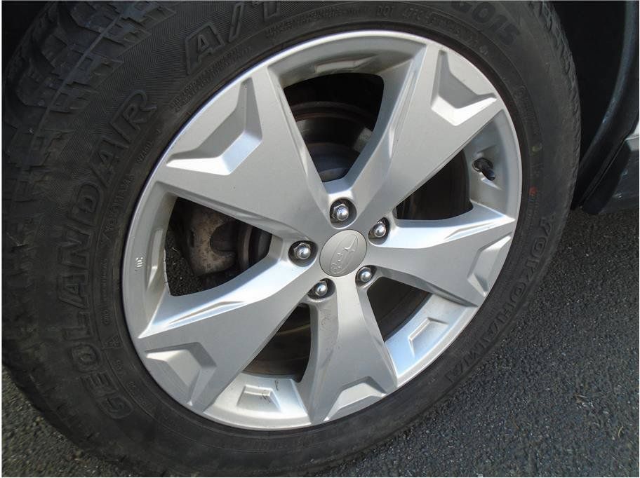Used 2015 Subaru Forester 2.5i Premium w/ All-Weather Package AWD/4WD image 25