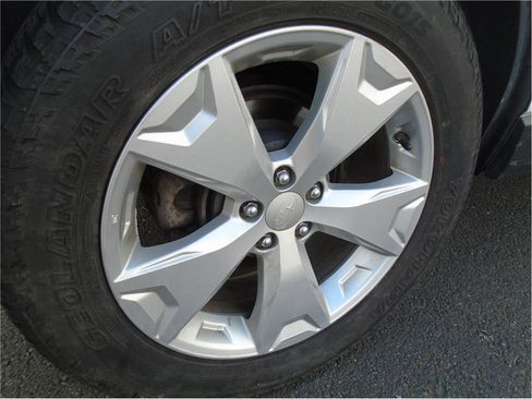 Used 2015 Subaru Forester 2.5i Premium w/ All-Weather Package image 25