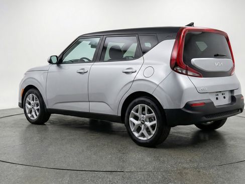 Used 2025 Kia Soul LX w/ LX Technology Package image 6