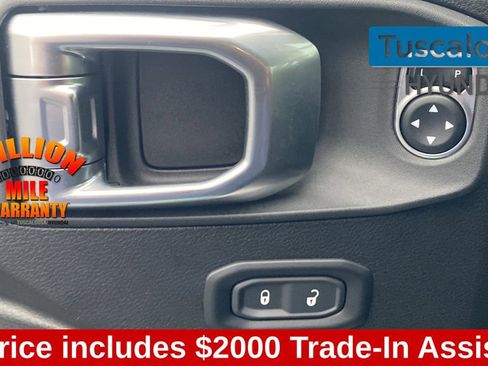 Used 2023 Jeep Gladiator Sport image 14