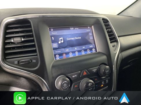 Used 2018 Jeep Grand Cherokee Laredo image 2