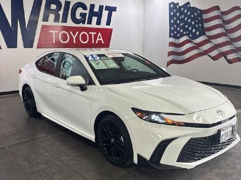 Certified 2025 Toyota Camry SE image 1